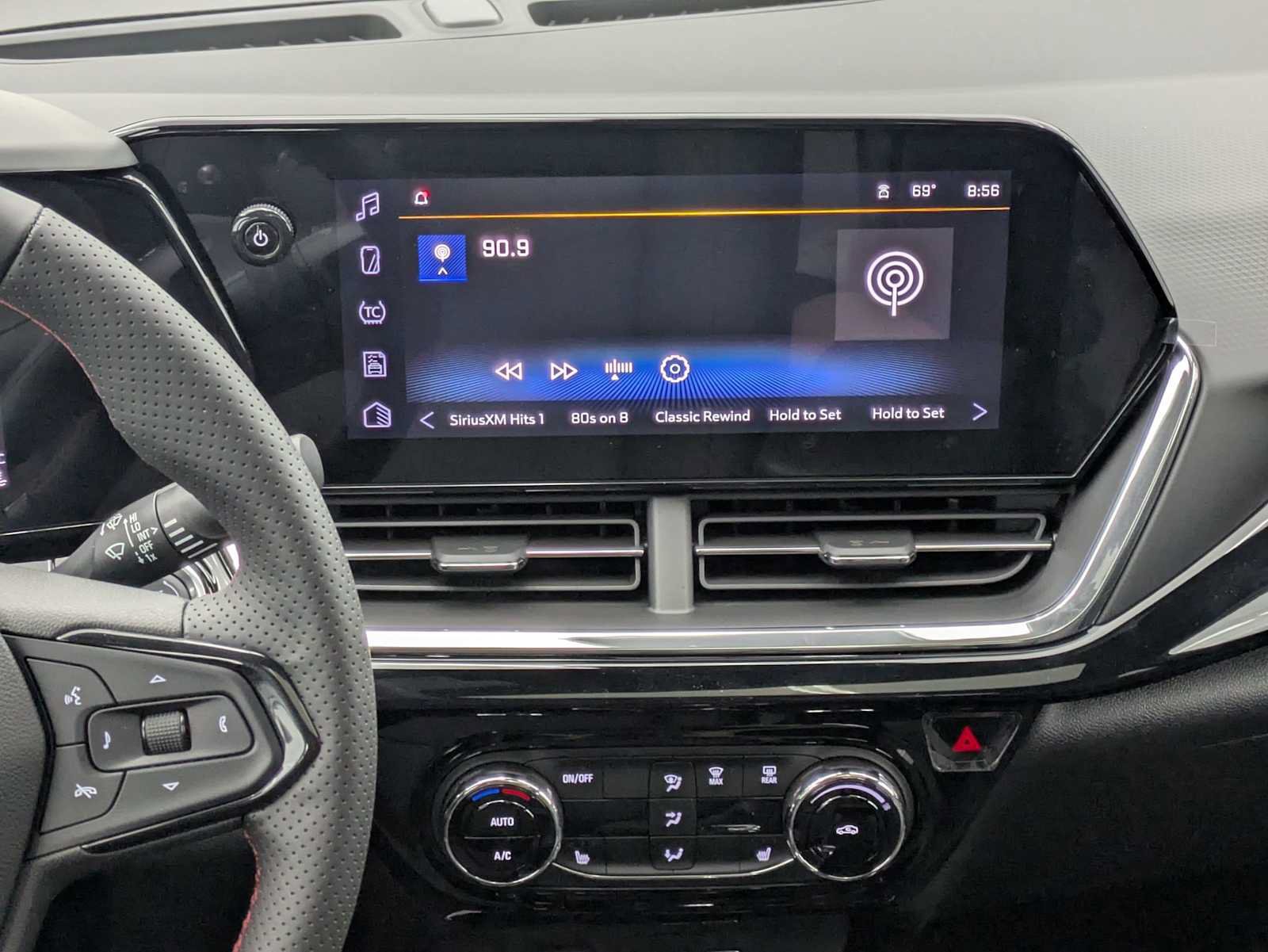 New 2026 Chevrolet Trax RS w/ Sunroof Package FWD image 29