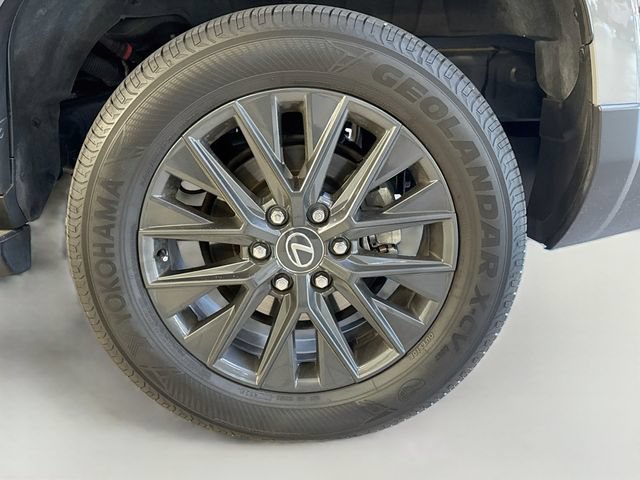 Used 2025 Lexus GX 550 w/ Accessory Package (2T) AWD/4WD image 33