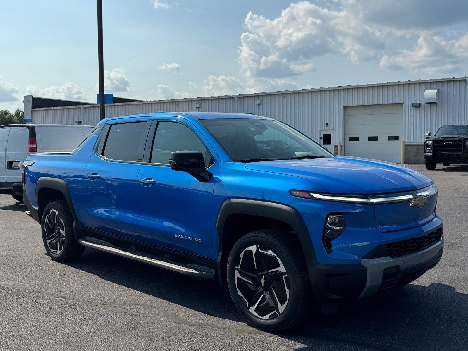 Certified 2026 Chevrolet Silverado EV LT AWD/4WD image 1
