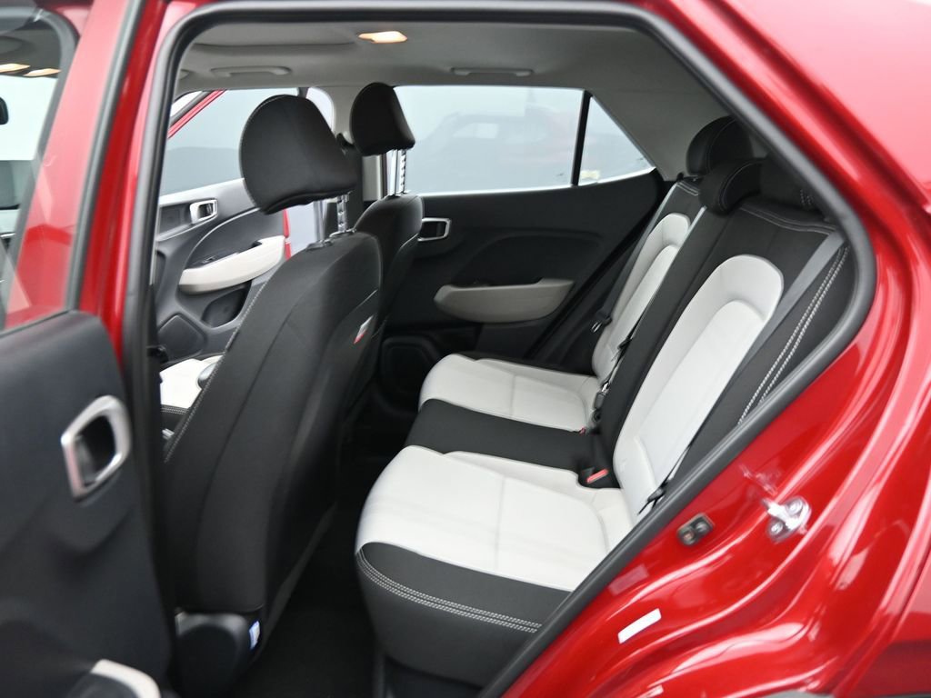 Used 2025 Hyundai Venue SEL image 46