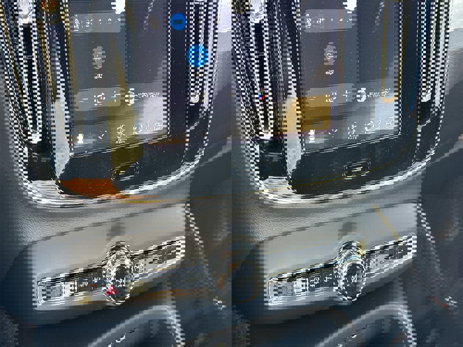 New 2026 Volvo XC40 B4 Core w/ Protection Package image 25