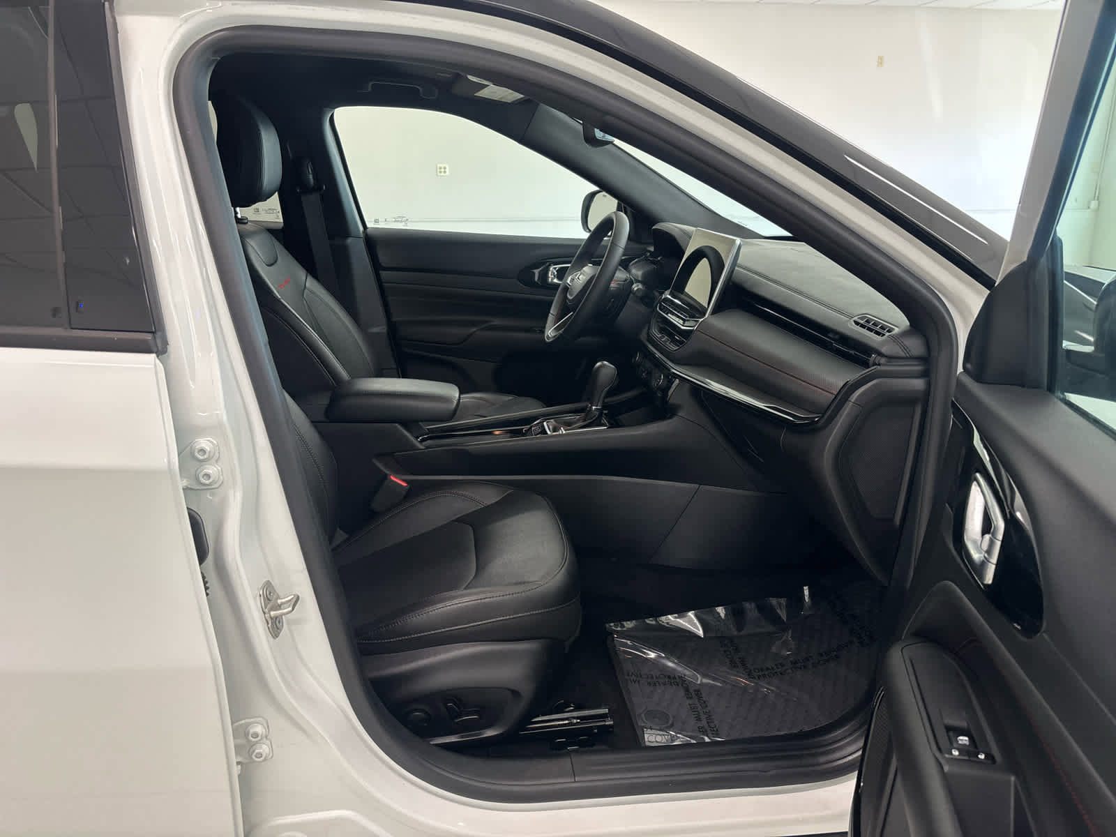 Used 2024 Jeep Compass Trailhawk w/ Trailhawk Elite Group image 19