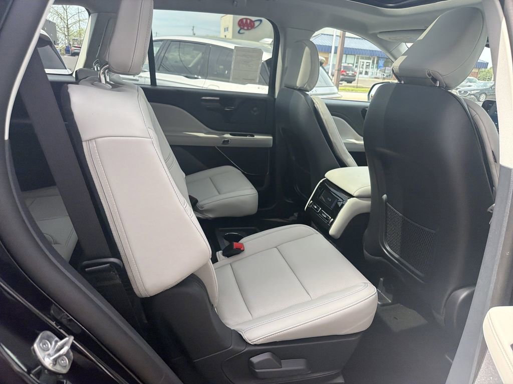 New 2026 Lincoln Aviator AWD image 8