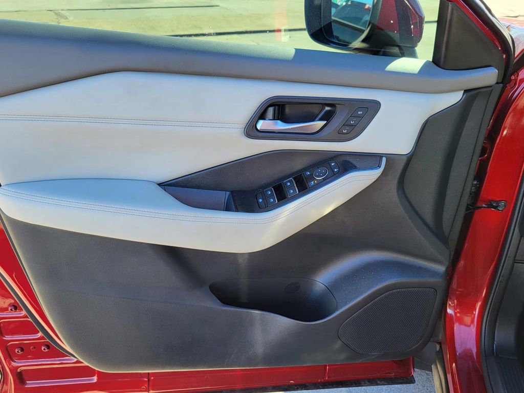 Used 2023 Nissan Rogue SL w/ SL Premium Package image 21