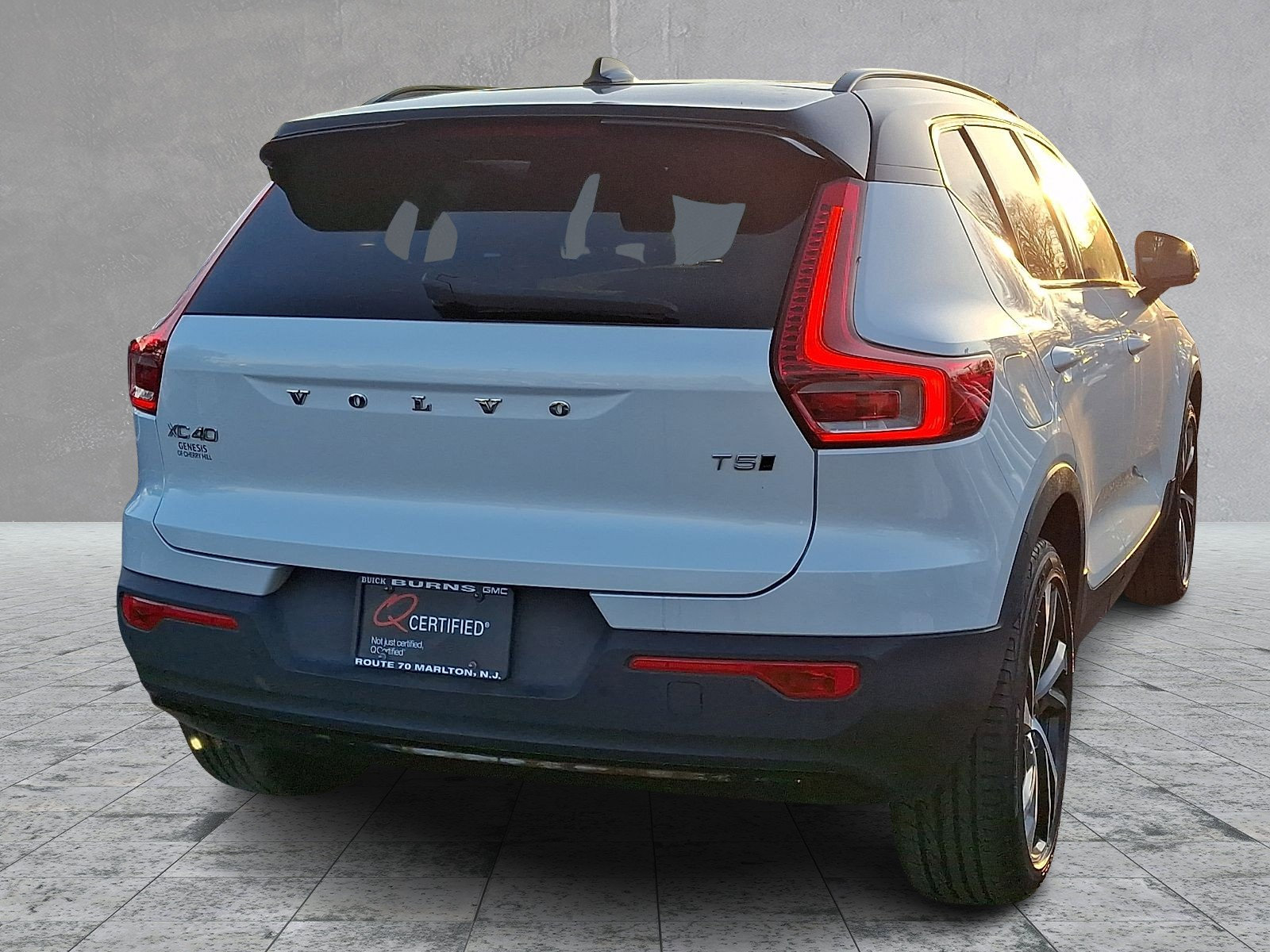 Used 2021 Volvo XC40 T5 R-Design w/ Climate Package image 10