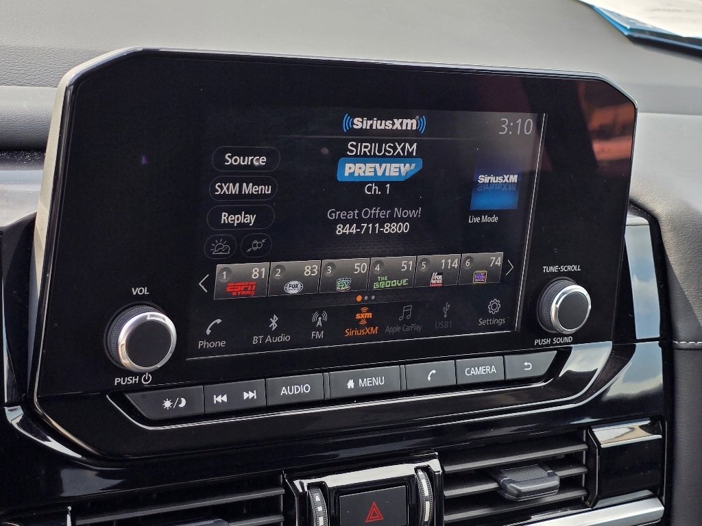 Used 2024 Nissan Pathfinder SV image 4