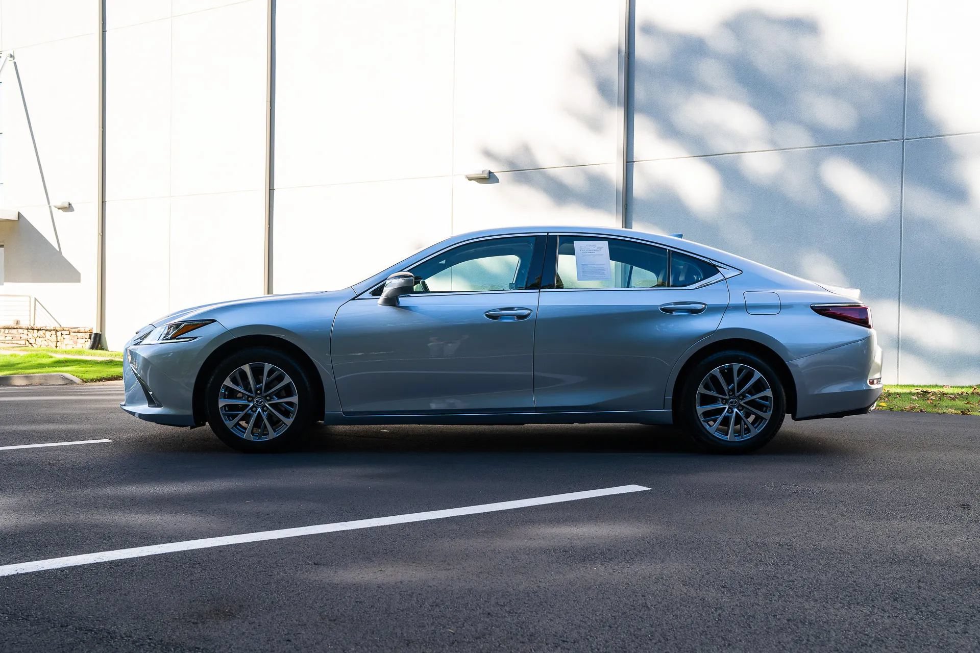Used 2023 Lexus ES 350 FWD image 4