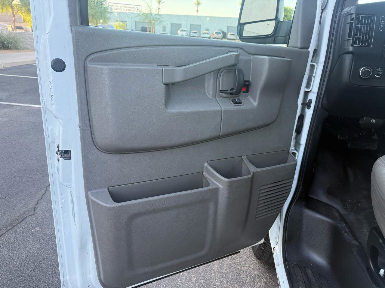 Used 2017 Chevrolet Express 2500 RWD image 11