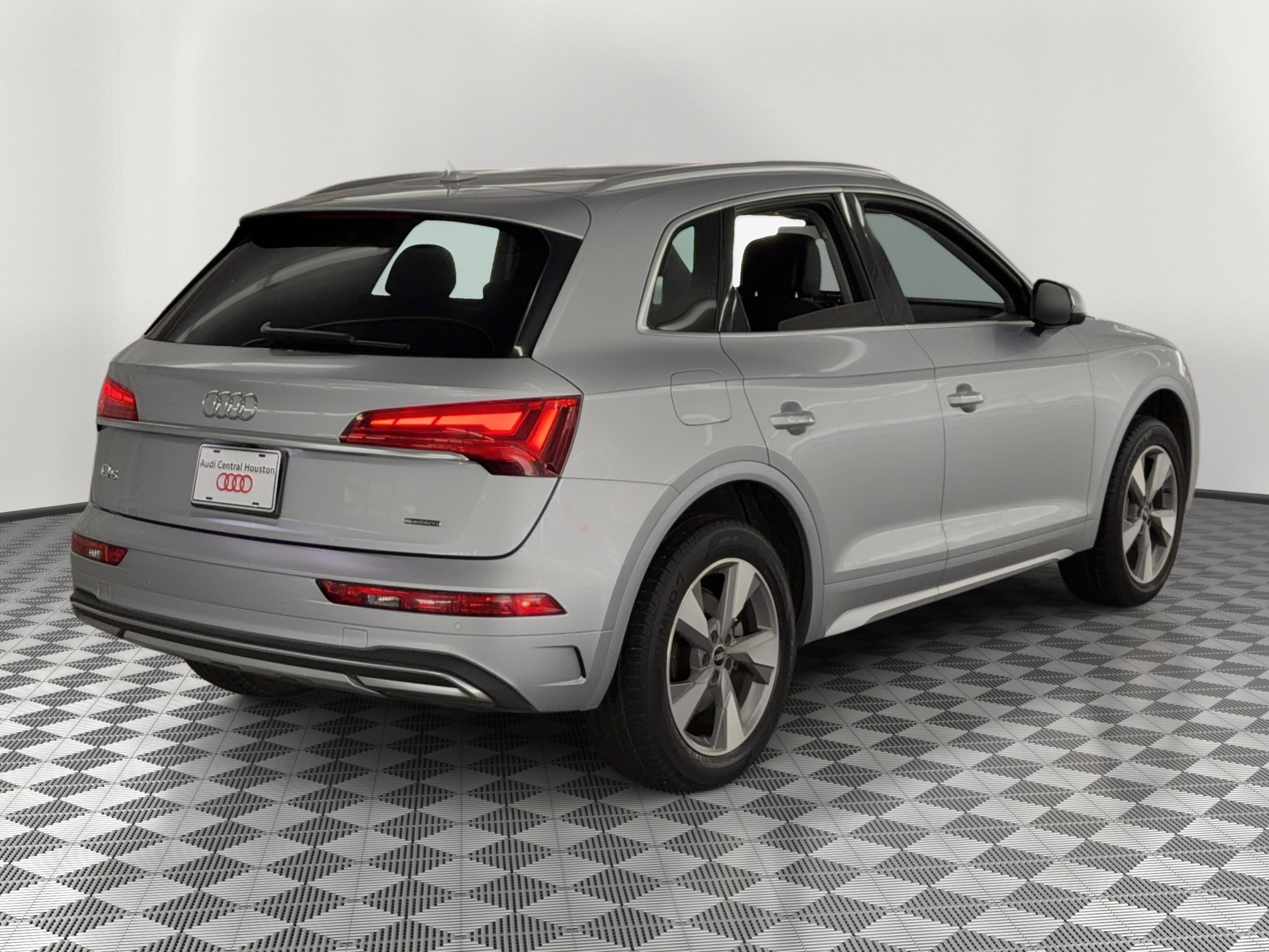 Used 2023 Audi Q5 2.0T Premium w/ Convenience Package AWD/4WD image 9