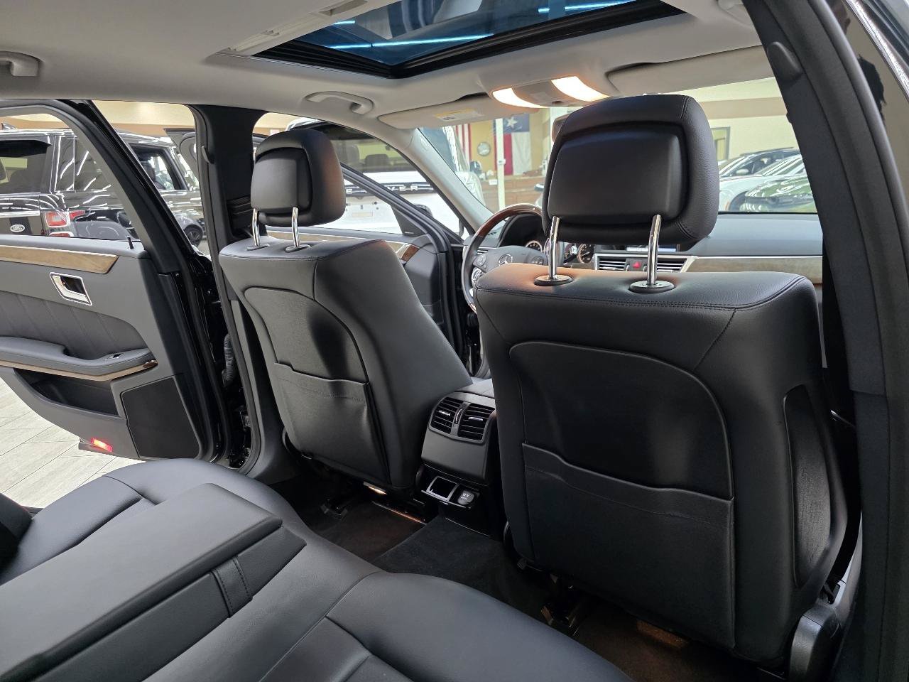 Used 2010 Mercedes-Benz E 350 Sedan image 23