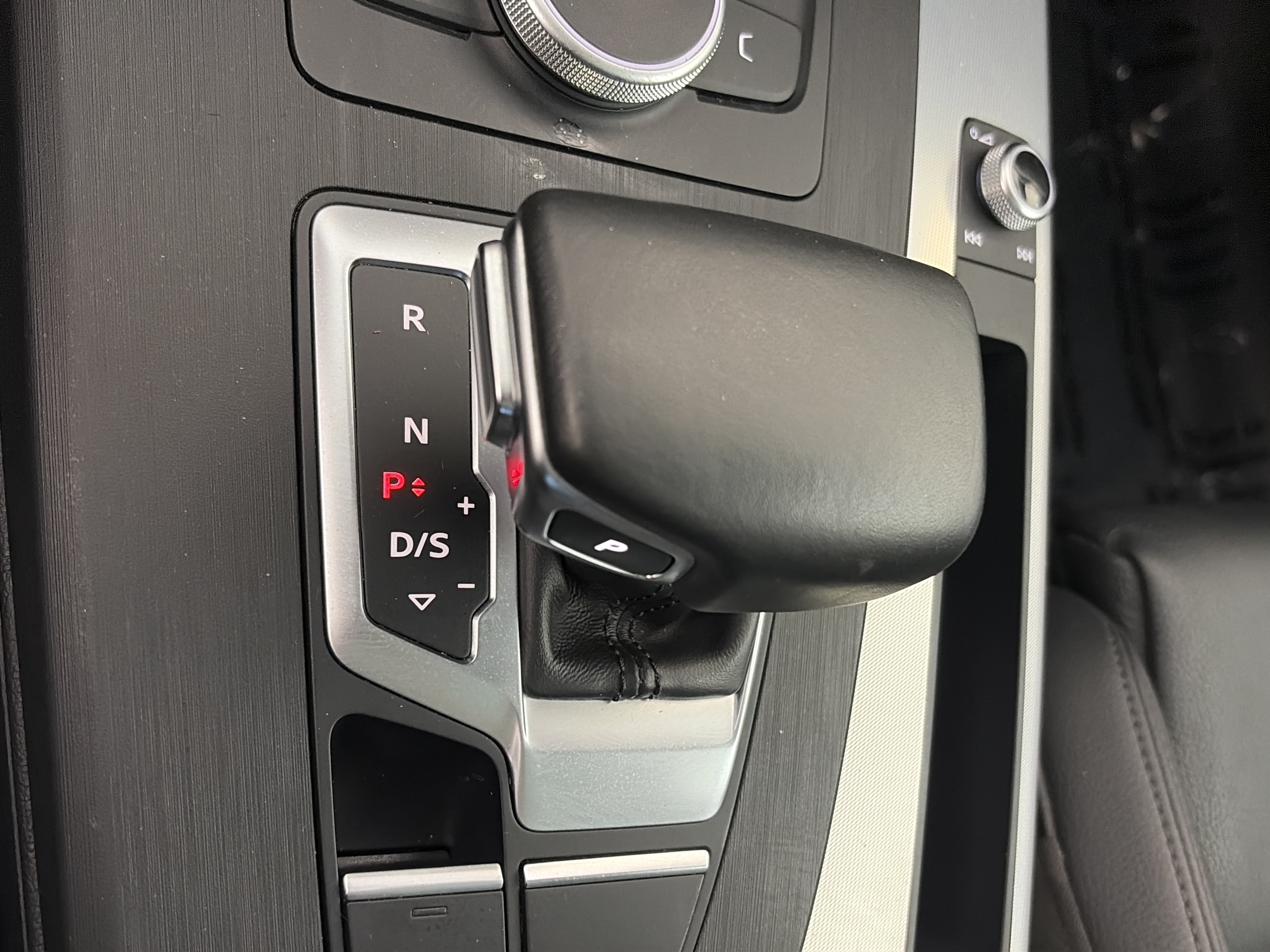 Used 2020 Audi Q5 2.0T Premium AWD/4WD image 31