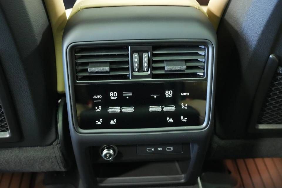 Certified 2026 Porsche Cayenne AWD/4WD image 25