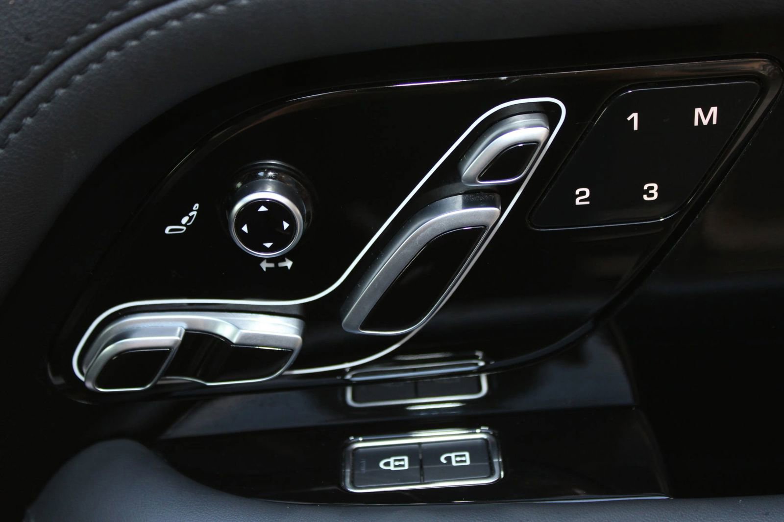 Used 2021 Land Rover Range Rover P525 Westminster Edition LWB image 16