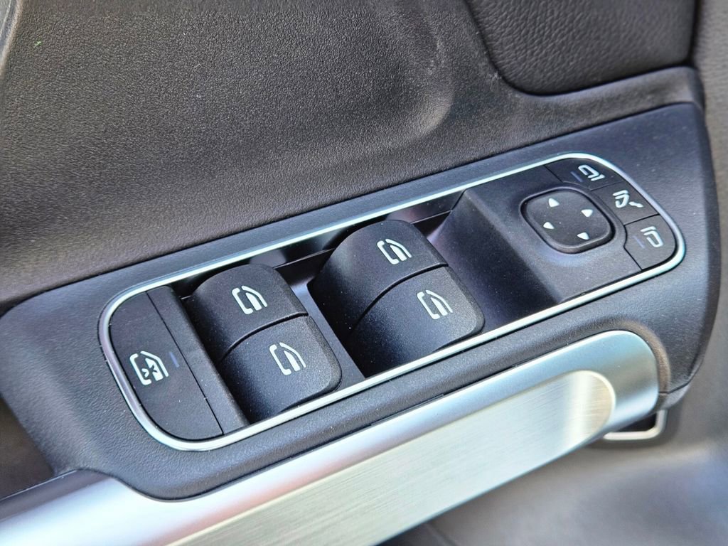 New 2026 Mercedes-Benz GLB 250 4MATIC image 17