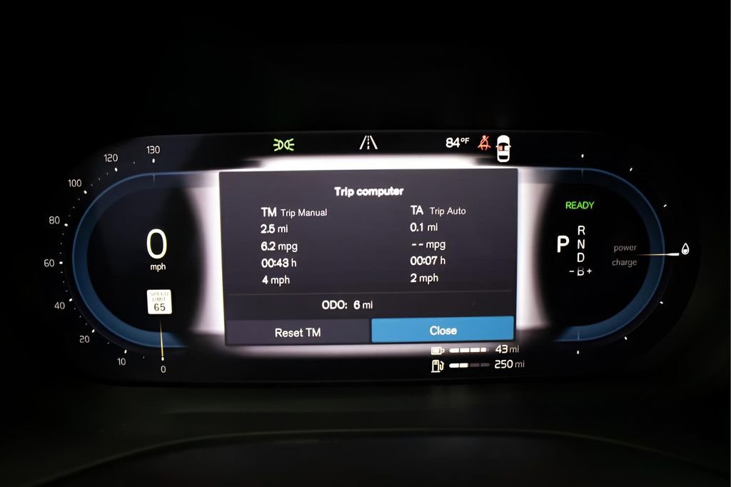 Certified 2025 Volvo XC60 T8 Plus w/ Protection Package Premier image 19