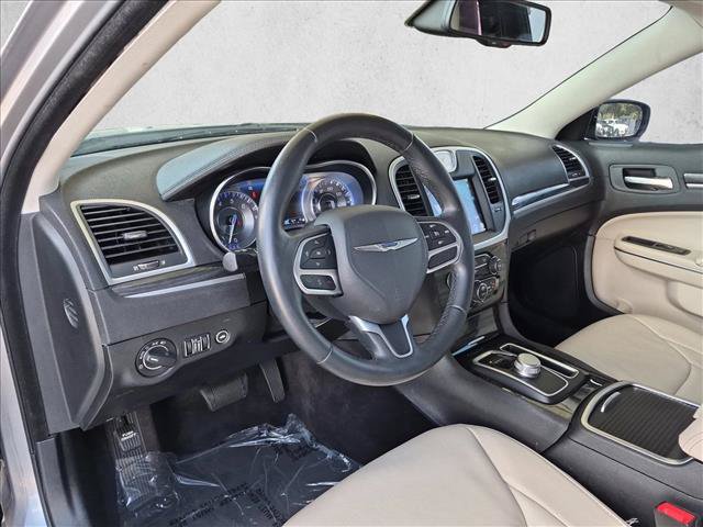 Used 2017 Chrysler 300 Limited RWD image 10