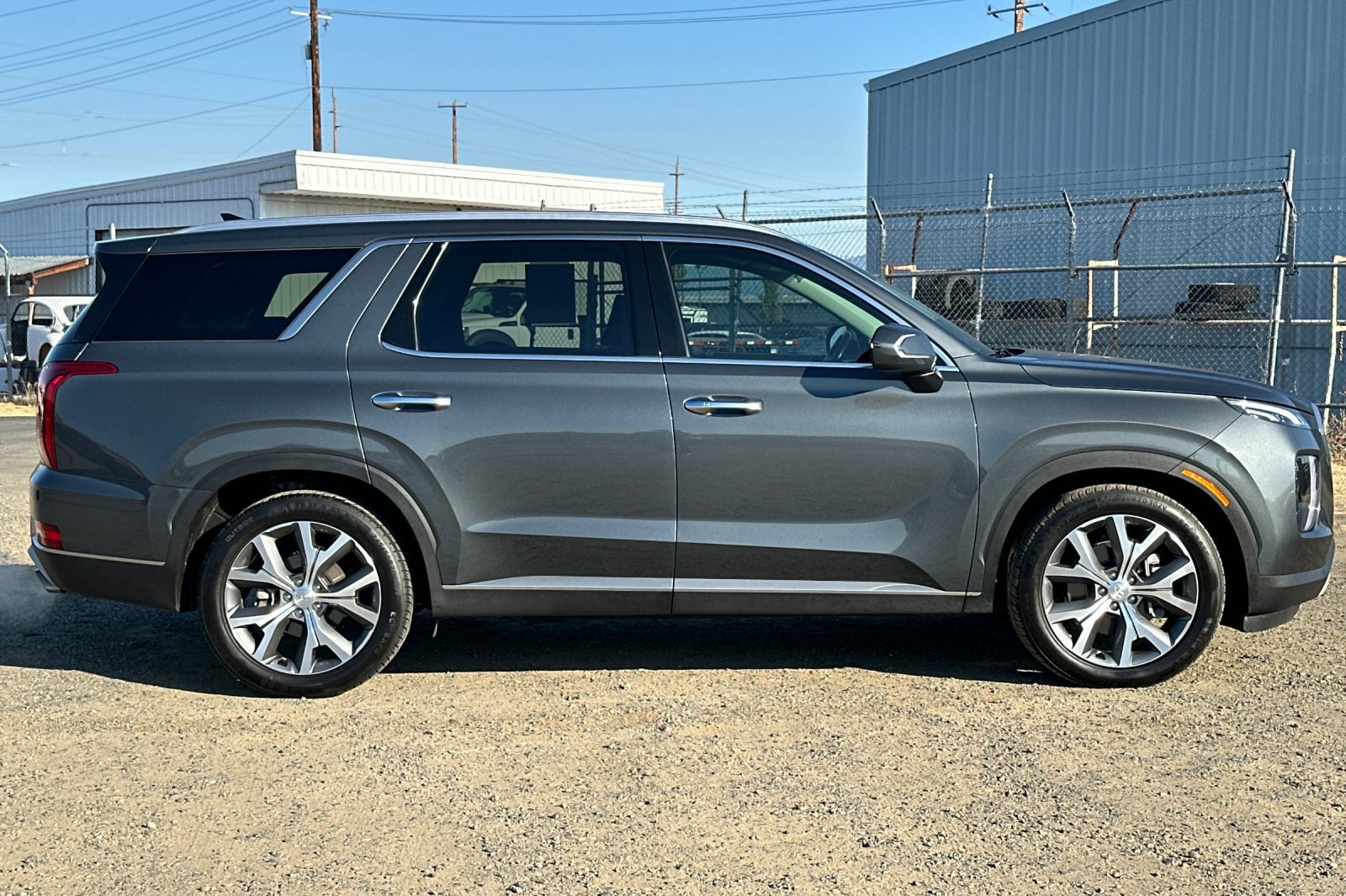 Used 2022 Hyundai Palisade SEL w/ Premium Package AWD/4WD image 3