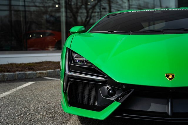 Used 2024 Lamborghini Revuelto image 10