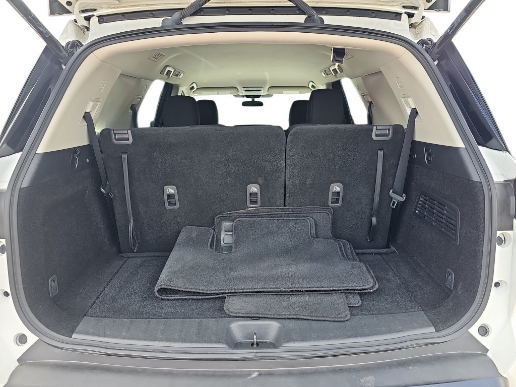 Used 2025 Nissan Pathfinder SV FWD image 28