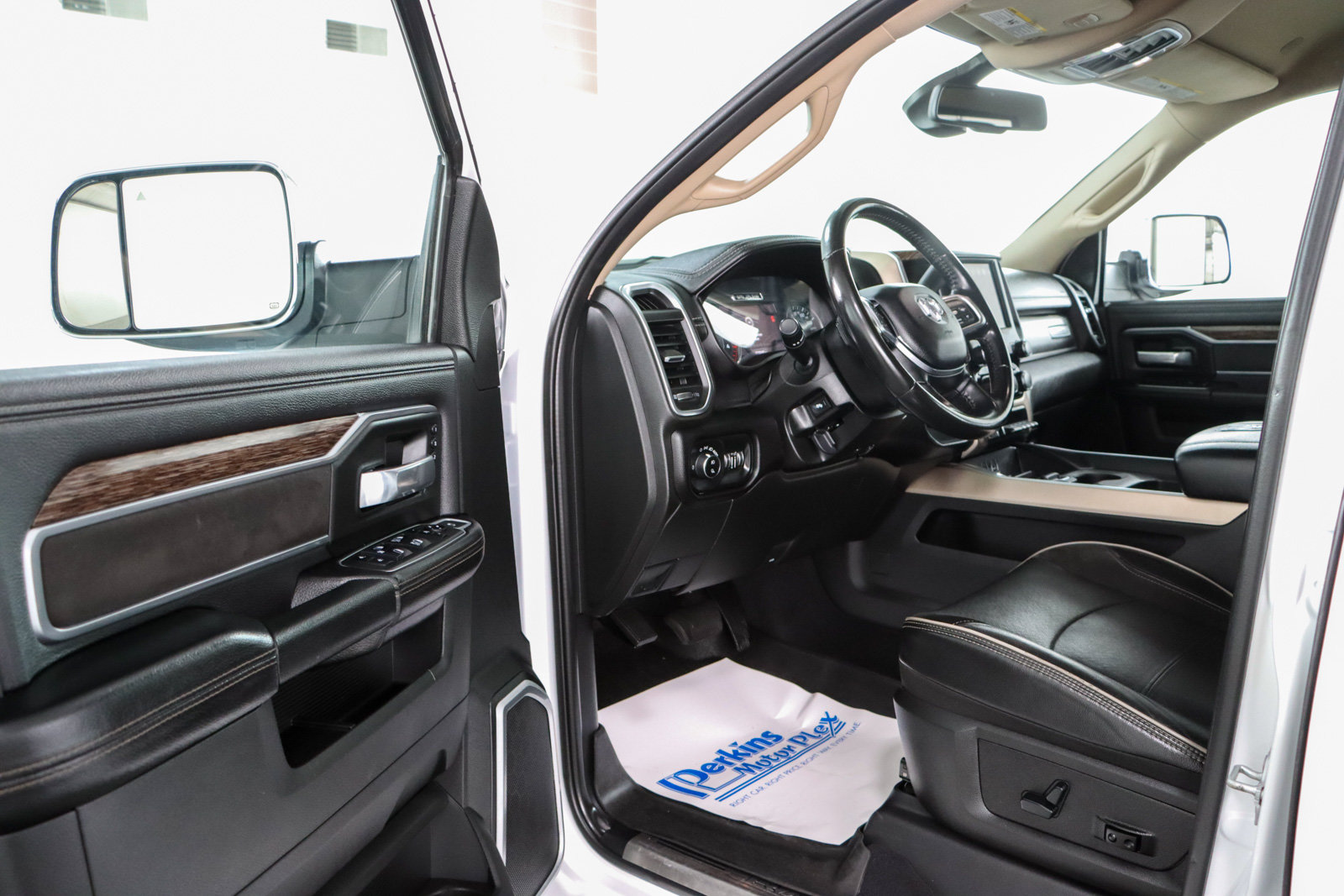 Used 2020 RAM 2500 Laramie AWD/4WD image 3