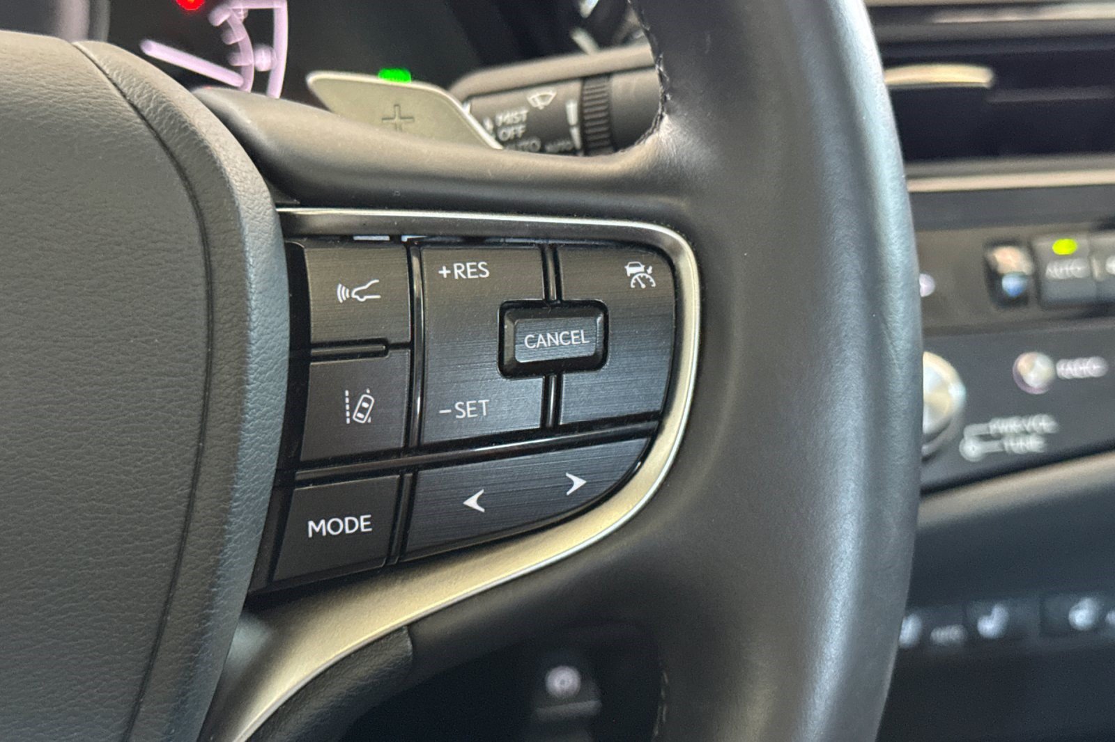 Certified 2025 Lexus ES 300h w/ Premium Package FWD image 30