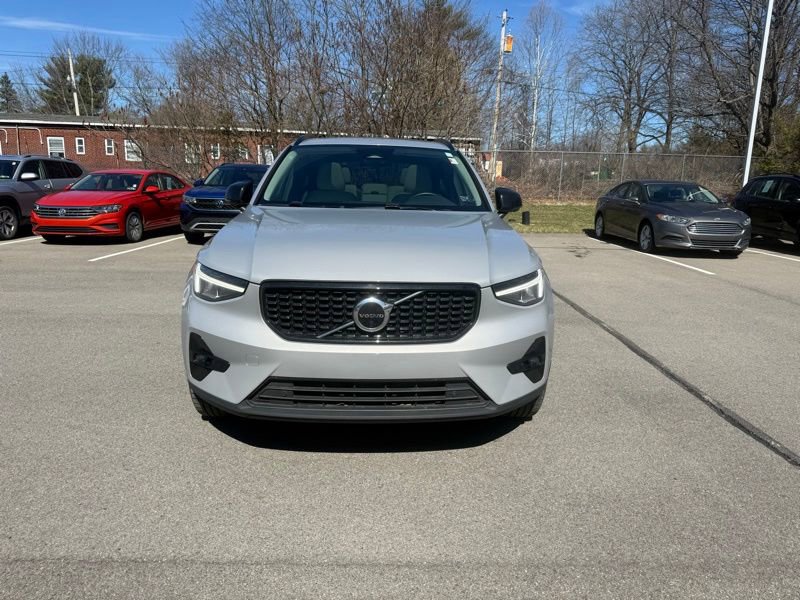 Used 2023 Volvo XC40 B5 Plus w/ Driver Assist Package image 2