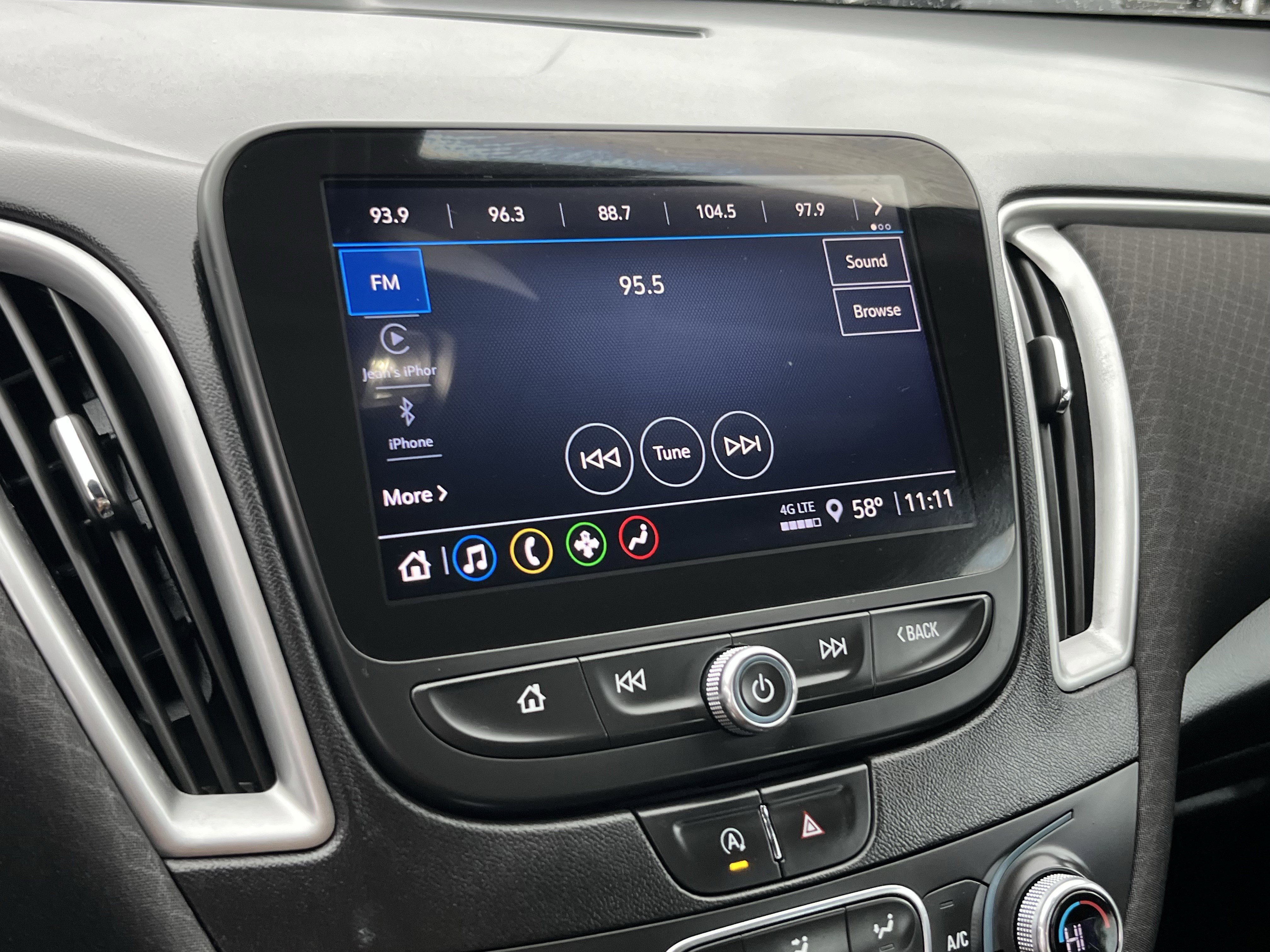 Used 2022 Chevrolet Malibu LT FWD image 21