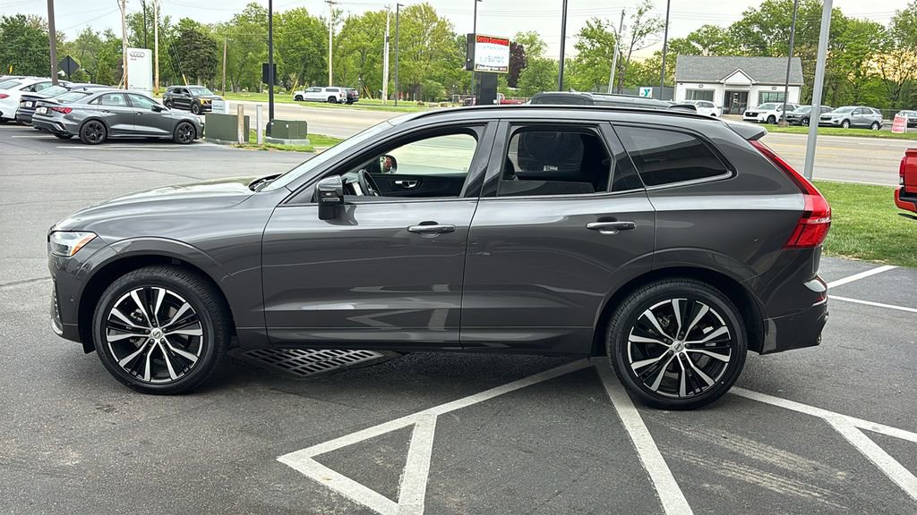 Certified 2025 Volvo XC60 B5 Plus AWD/4WD image 3