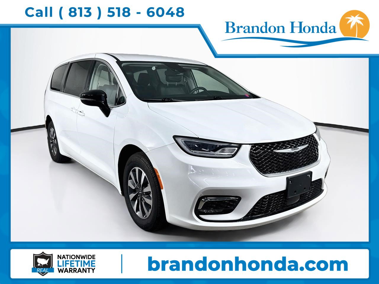 Used 2024 Chrysler Pacifica Limited FWD image 1