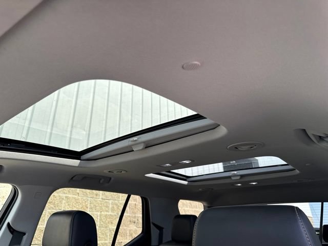 Used 2020 Chevrolet Traverse LT w/ LT Premium Package AWD/4WD image 19