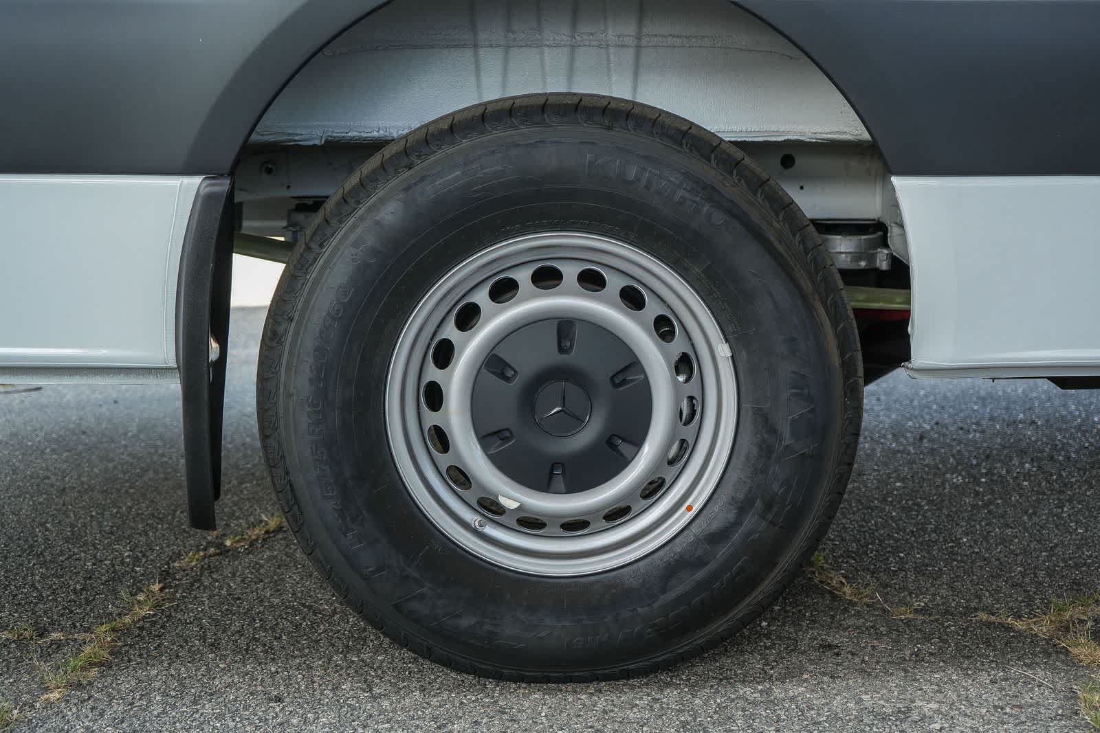 New 2025 Mercedes-Benz eSprinter 170 Cargo image 12