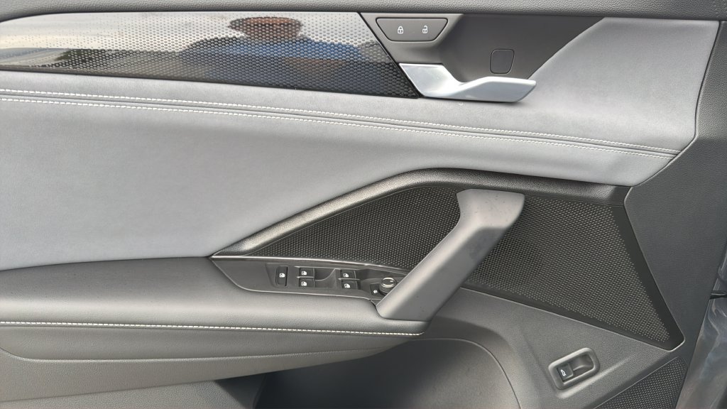 New 2026 Volkswagen Tiguan SE FWD image 21