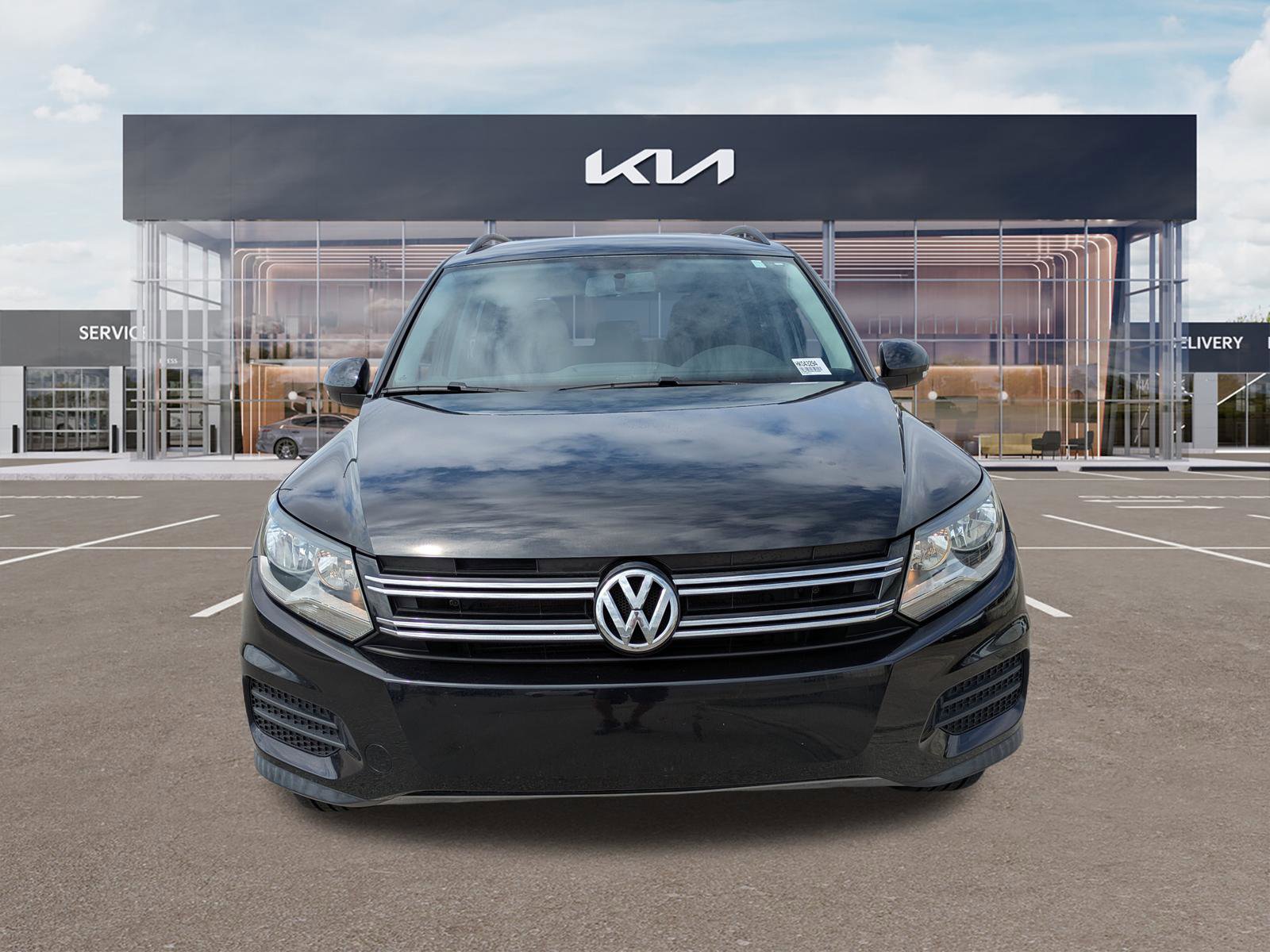 Used 2017 Volkswagen Tiguan S image 7