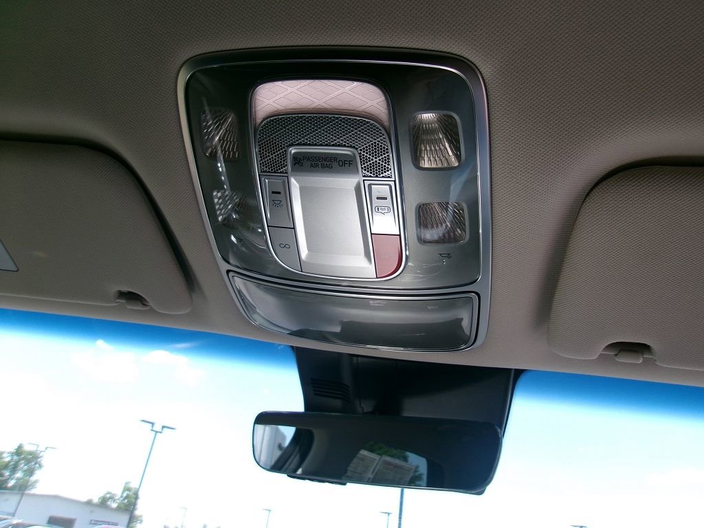 Used 2025 Genesis GV70 2.5T AWD/4WD image 19
