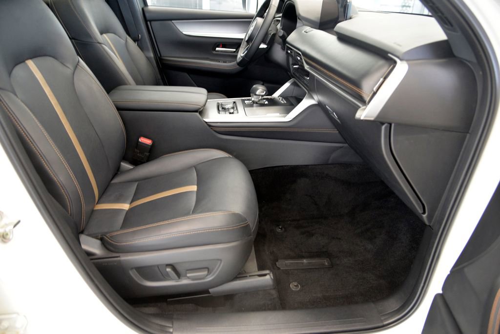 Certified 2024 MAZDA CX-90 Plug-In Hybrid w/ Premium Plus image 32