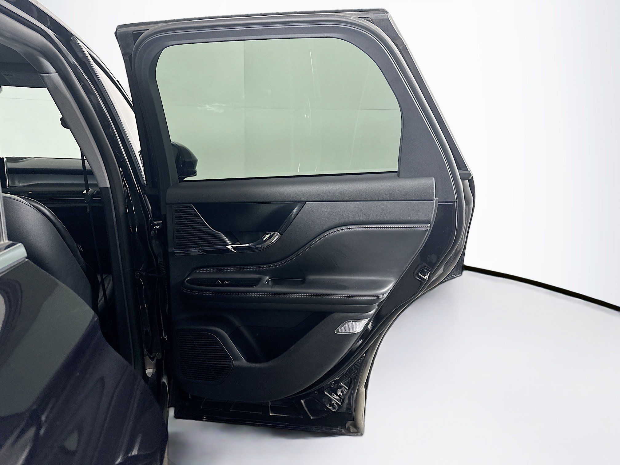 Used 2022 Lincoln Corsair FWD w/ Premium Package image 31