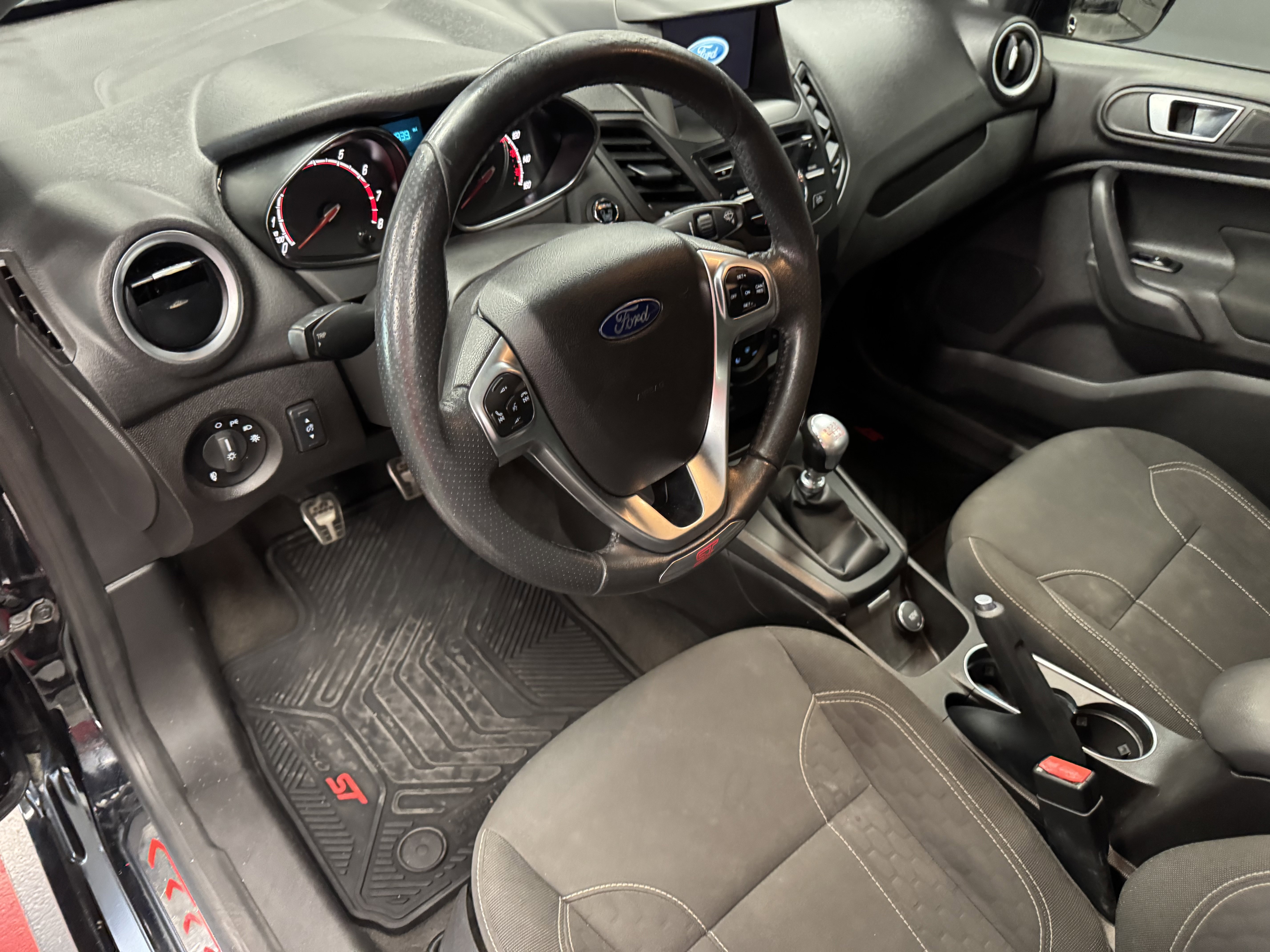 Used 2017 Ford Fiesta ST image 9