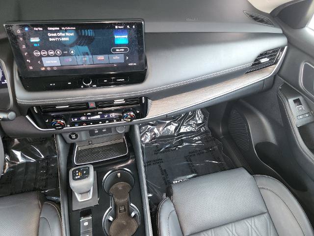 Certified 2024 Nissan Rogue Platinum w/ Platinum Premium Package FWD image 18