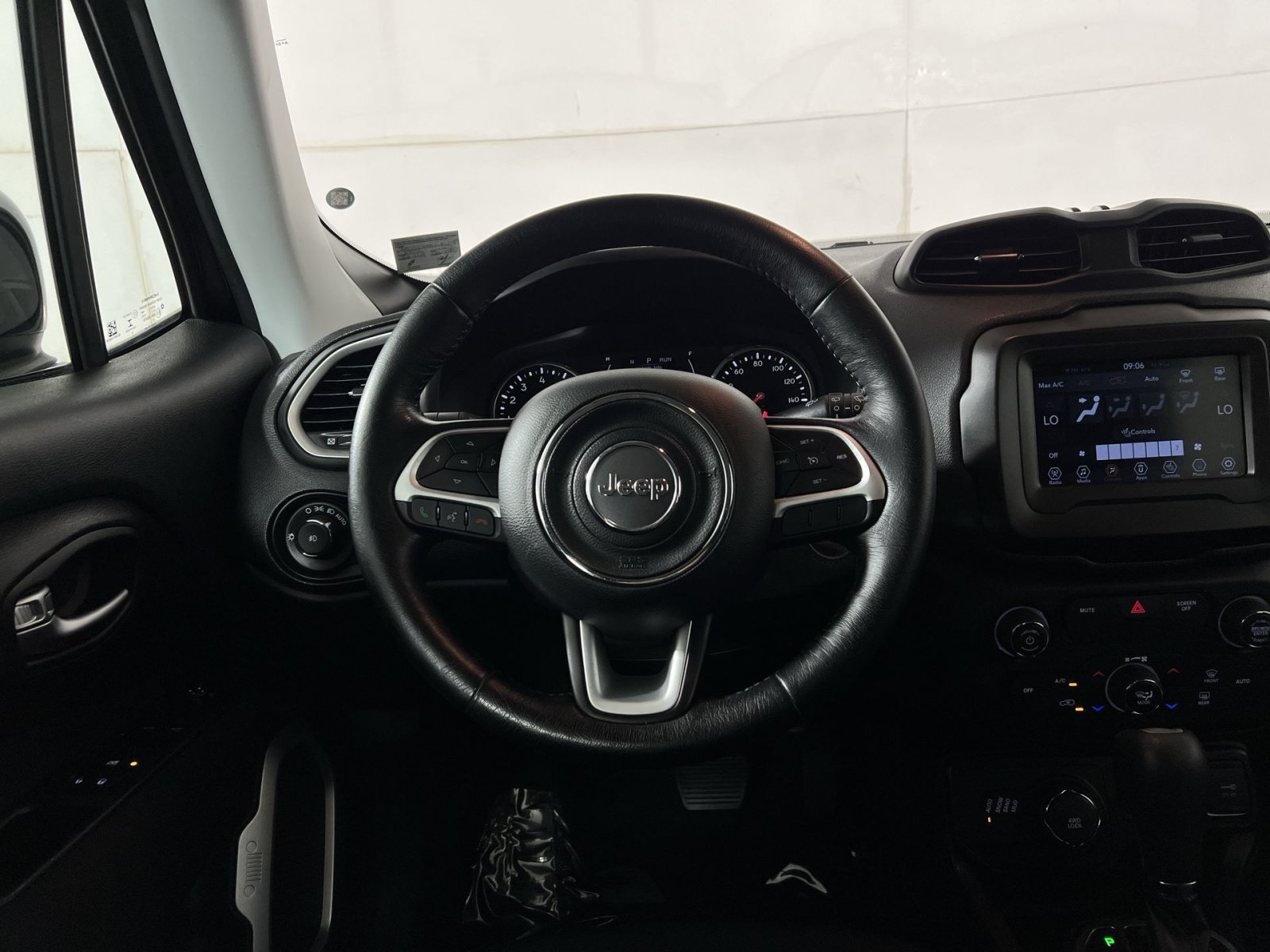 Used 2020 Jeep Renegade Latitude AWD/4WD image 16