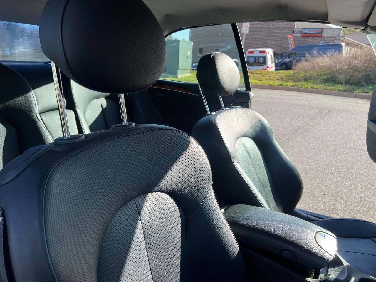 Used 2005 Mercedes-Benz CLK 320 Cabriolet image 11