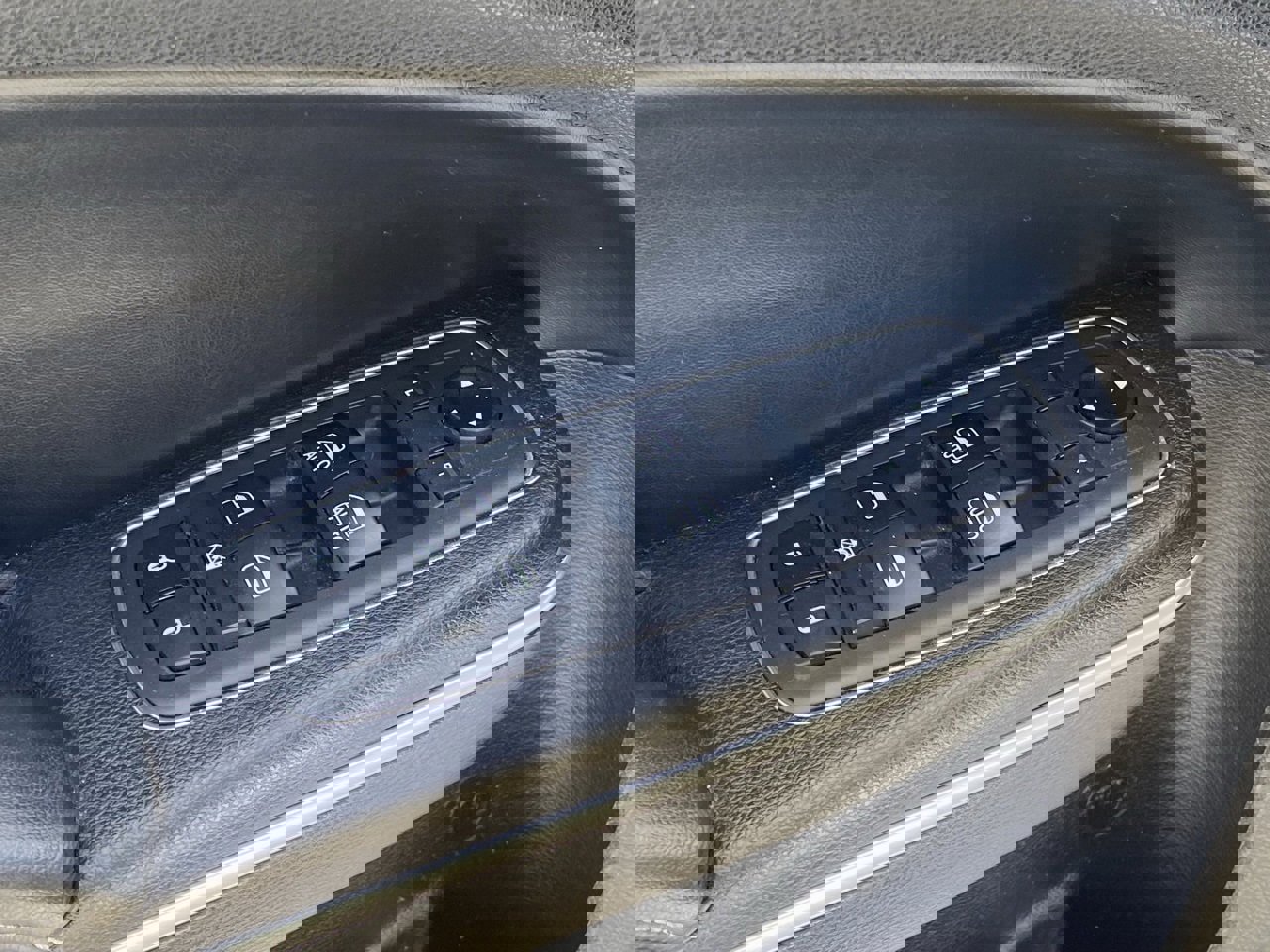 Used 2019 Chrysler 300 S image 7