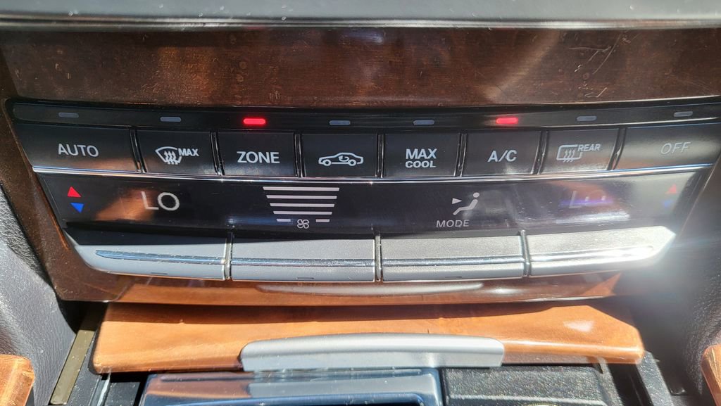 Used 2013 Mercedes-Benz E 350 Sedan image 33