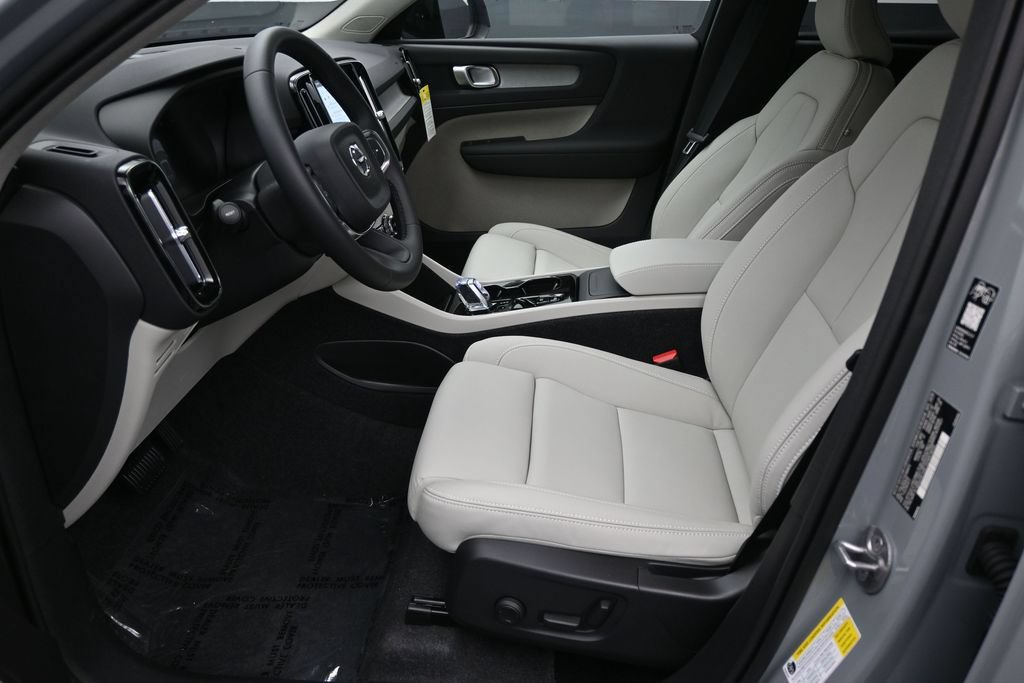 New 2026 Volvo XC40 B5 Plus w/ Protection Package Premier AWD/4WD image 11
