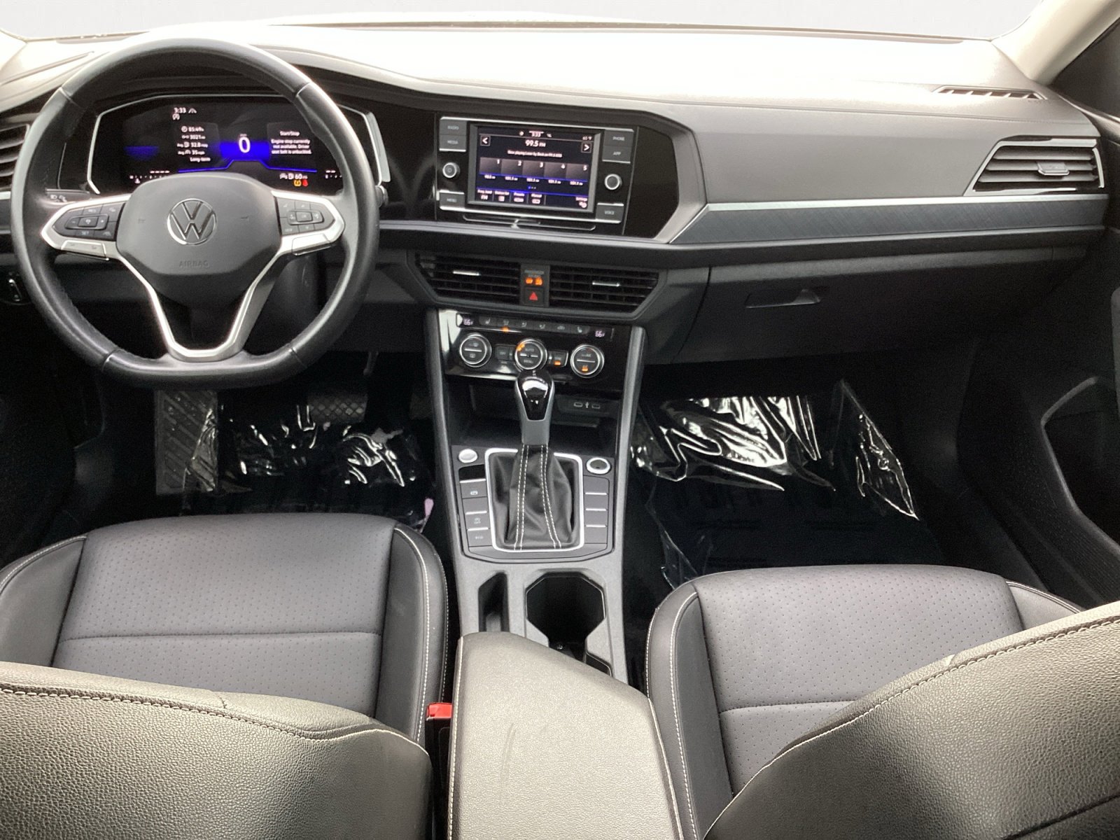 Used 2024 Volkswagen Jetta SE image 4