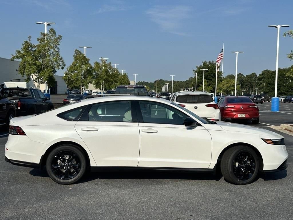 Certified 2025 Honda Accord SE image 5