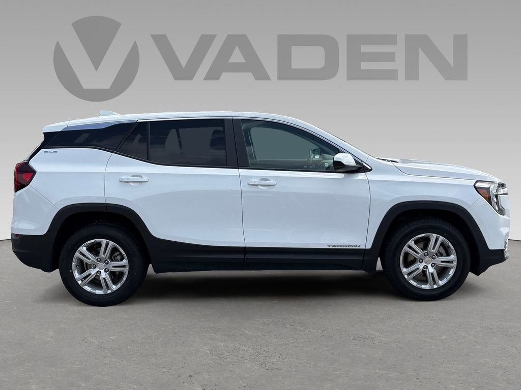 Used 2024 GMC Terrain SLE image 7