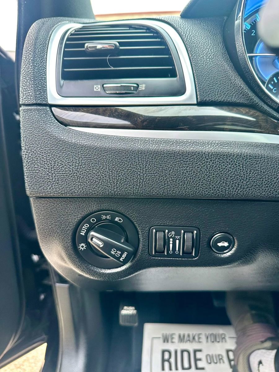 Used 2013 Chrysler 300 C w/ Harman Kardon Audio Group RWD image 30
