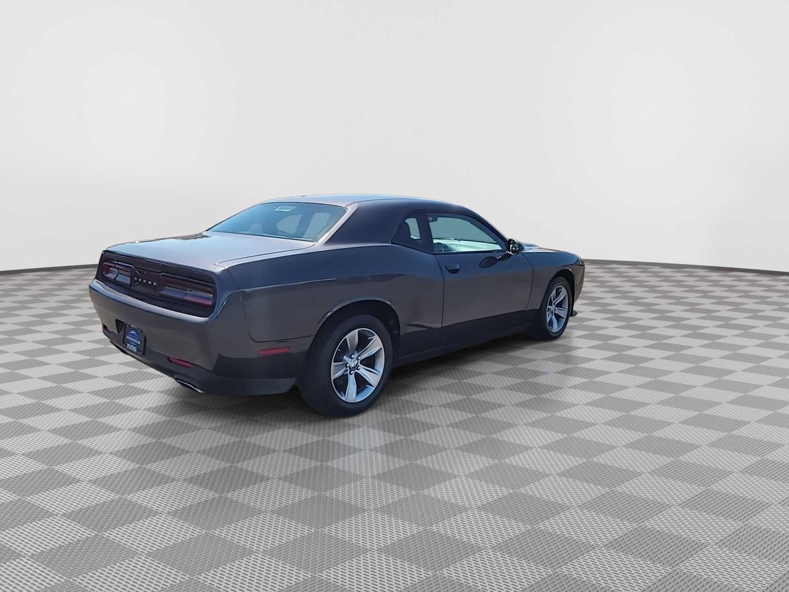 Used 2016 Dodge Challenger SXT image 8