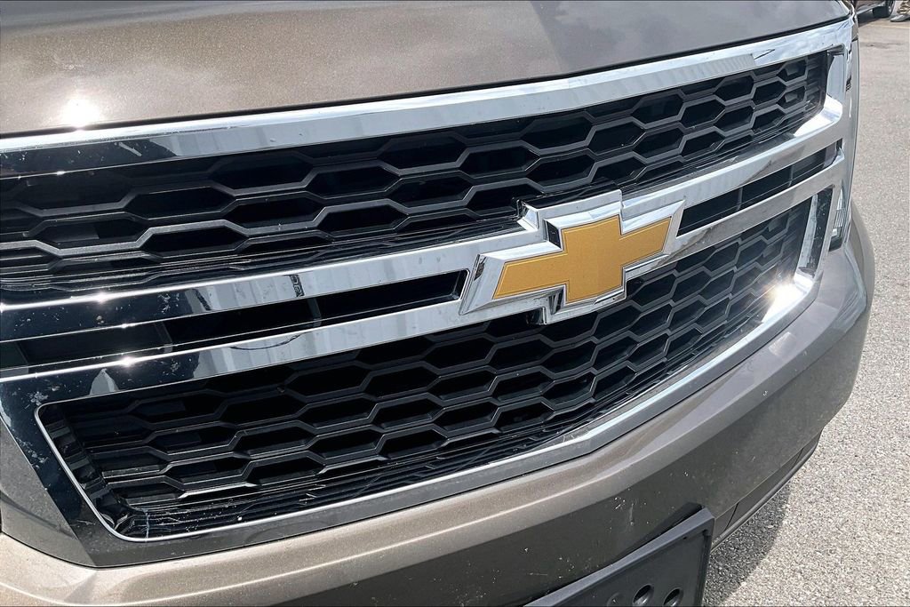 Used 2016 Chevrolet Suburban LS w/ Enhanced Driver Alert Package RWD image 28