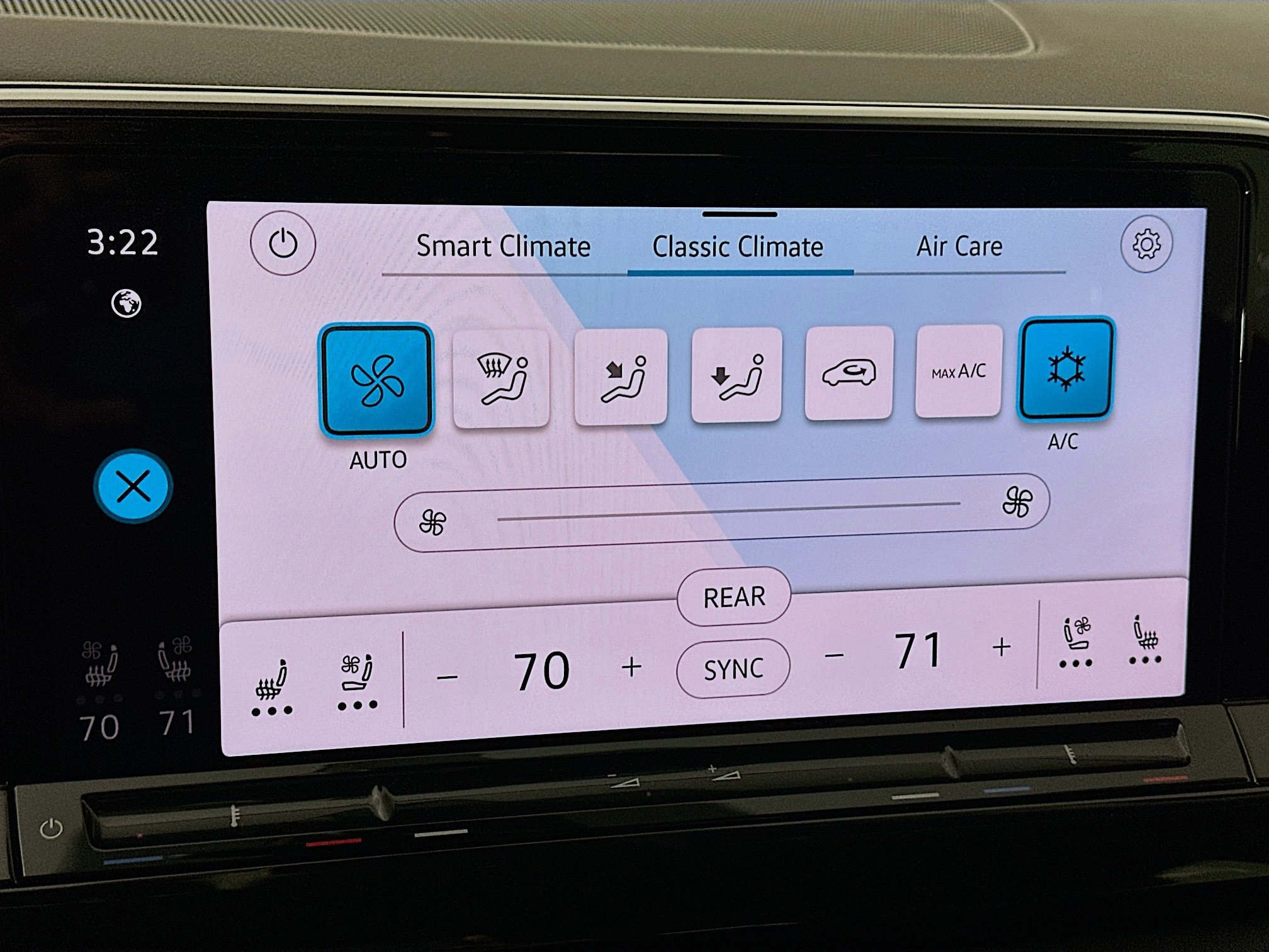 Used 2025 Volkswagen Atlas SE image 23